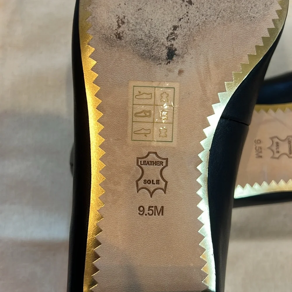 Tory Burch Chelsea Ballet Flat in Black with Gold Signature Logo - Picture 10 of 14